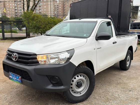 TOYOTA HILUX 2.8 D-4D TURBO DIESEL CS 4X4 MANUAL TOYOTA HILUX 2.8 D-4D TURBO DIESEL CS 4X4 MANUAL